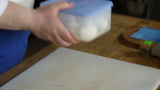 Как быстро почистить вареные яйца? Кулинарные секреты смотреть онлайн