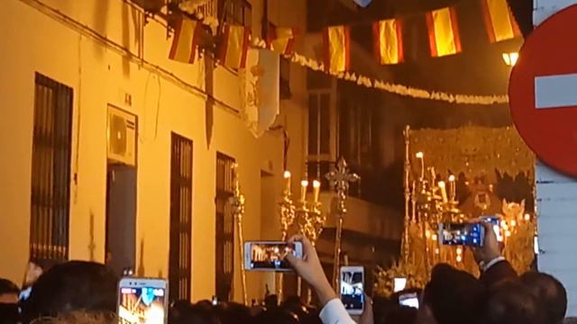 Esperanza de Triana por la calle Rodrigo de Triana смотреть онлайн