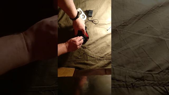 Три аккумулятора заряжены через фонарь, заряжаю четвертый. смотреть онлайн