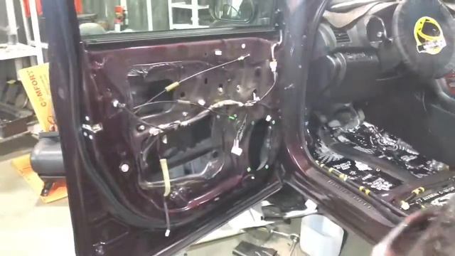 Toyota Highlander вибро и шумоизоляция Комфортмат. Автомобиль стал более акустически комфортным смотреть онлайн