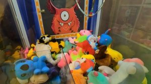 Выиграли 14 игрушек за 25 минут / Играем в автомате Хватайка