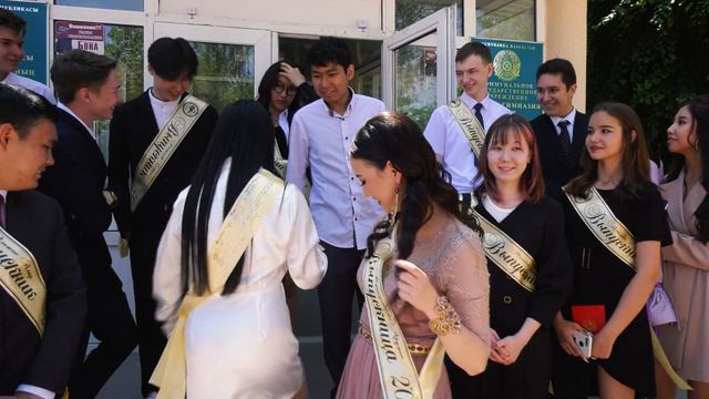 Вручение аттестатов 11 "А" класс 2022. Немного интервью. смотреть онлайн