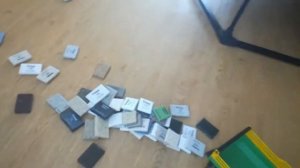 Детская игра с камушками?