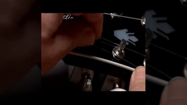 Self-tuning Gibson Guitar смотреть онлайн
