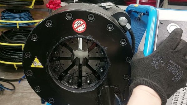 Обслуживание опрессовочного станка Finn Power