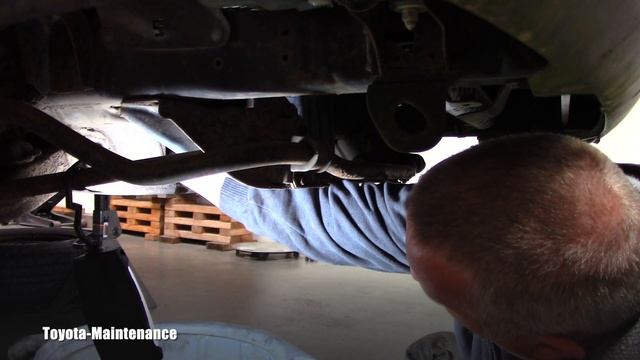 Toyota Tacoma 4 cylinder engine oil and filter change смотреть онлайн