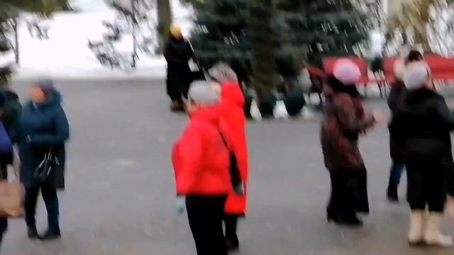 Горит калины цвет Танцы в парке Горького Харьков Январь 2022 смотреть онлайн