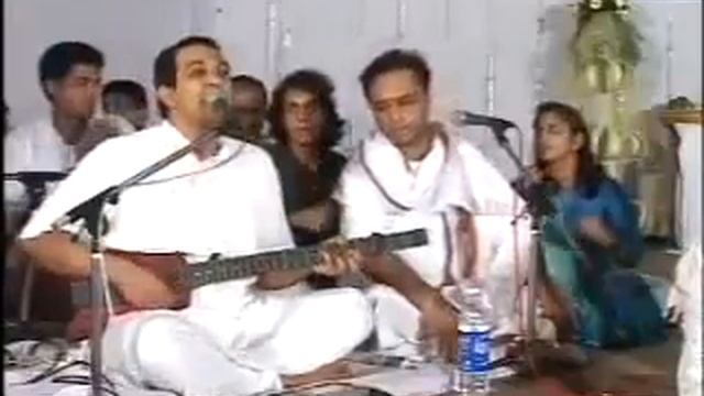 Gurur Brahma Gurur Vishnu by Vikram Hazra || Guru Stotram || Art of Living Bhajan смотреть онлайн