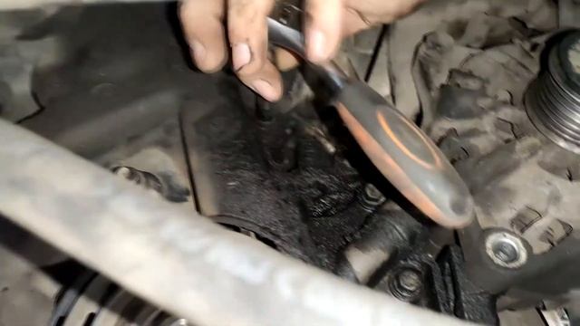 Замена ремня ГРМ на Peugeot Partner 1,6HDI. Часть 1 смотреть онлайн