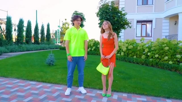Rich VS Poor VS Giga Rich Sister || Broke Girl Became Rich at College смотреть онлайн