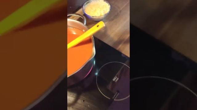 Томатный суп с креветками. смотреть онлайн