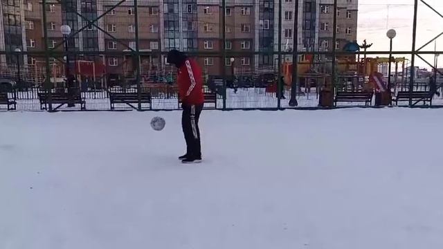 ⚽ Чеканка мяча 500 раз, за 3 минуты и 59 секунд. смотреть онлайн