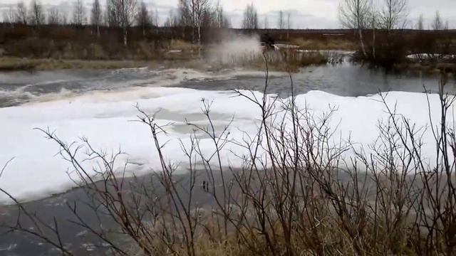 Снегоход Тайга пролетел через ручей смотреть онлайн