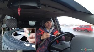 Красим буквы и цифры на шинах автомобиля.