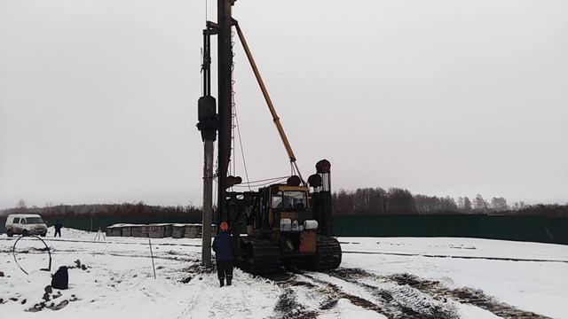 Старый сваебой.. Ещё в строю смотреть онлайн