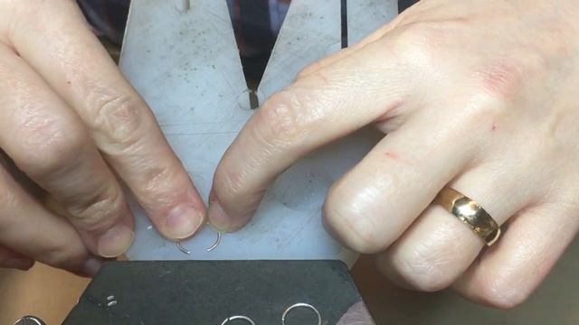 How To Open And Close A Nose Ring смотреть онлайн