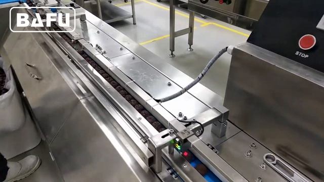 Упаковка шоколада во флоу пак, ГОРИЗОНТАЛЬНЫЙ УПАКОВОЧНЫЙ АВТОМАТ,ГОРИЗОНТАЛЬНАЯ УПАКОВОЧНАЯ МАШИНА смотреть онлайн