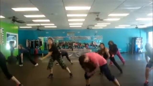 "Gangnam Style"- Live Warm Up w Studio Sass Crew смотреть онлайн