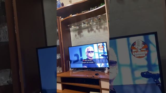 Александр Маршал нервно курит в сторонке смотреть онлайн
