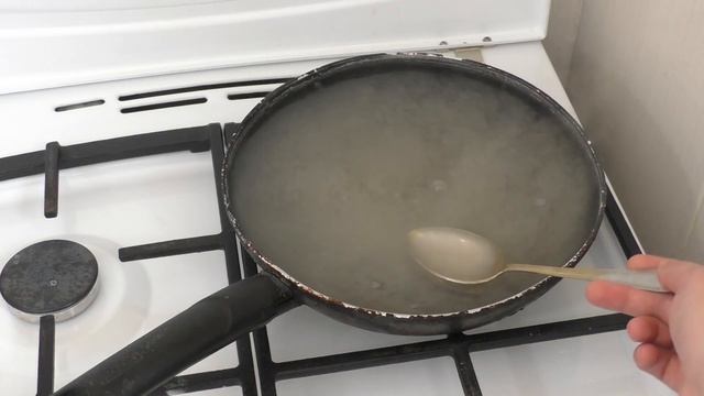 КАК ОЧИСТИТЬ СКОВОРОДУ КАСТРЮЛЮ С АНТИПРИГАРНЫМ ПОКРЫТИЕМ / ЧИСТИМ ПОСУДУ от НАГАРА и ЖИРА смотреть онлайн