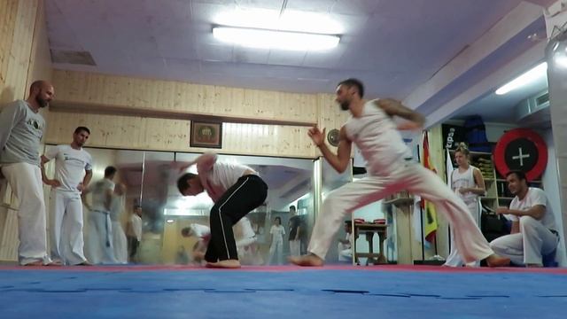 Roda 22/3/16 - Iandê Capoeira Coruña - Monitor Piu y Monitor Tiba смотреть онлайн
