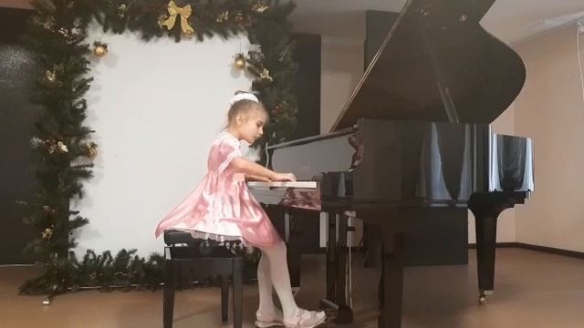 Алмазова Олеся (8 лет). П. И. Чайковский "Вальс" смотреть онлайн