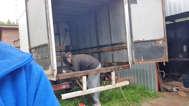 Она просто издевается?Суровые будни многодетной семьи... смотреть онлайн