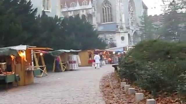 Памятник Anonymus в Будапеште. смотреть онлайн