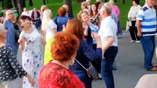 Kharkiv Харьков Танцы Левый берег Сад Шевченко 2020 смотреть онлайн