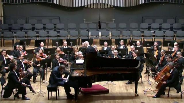Andrew von Oeyen plays Mozart Piano Concerto No. 22 in E-flat Major, K. 482, Mvt III смотреть онлайн