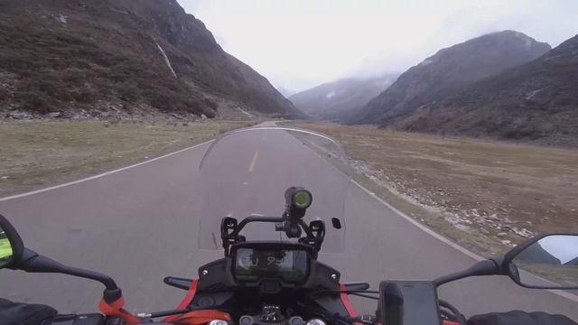 HONDA CB500X Expedición Chacas смотреть онлайн