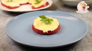 Помидоры с сыром и чесноком – простенько и со вкусом, закуска, которую любят все