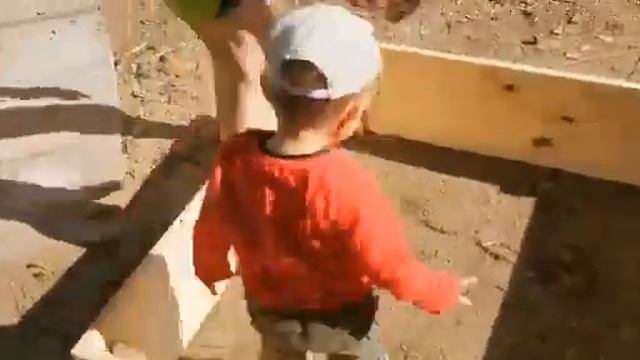 Детская песочница своими руками из дерева со спинкой и крышкой. смотреть онлайн