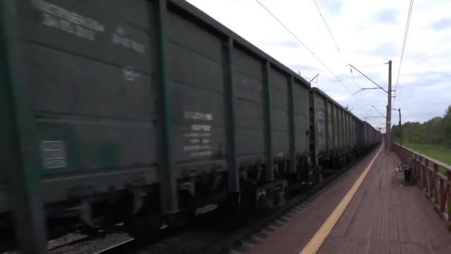 Электровоз ВЛ80С-088 с грузовым поездом, пл. Стригино смотреть онлайн
