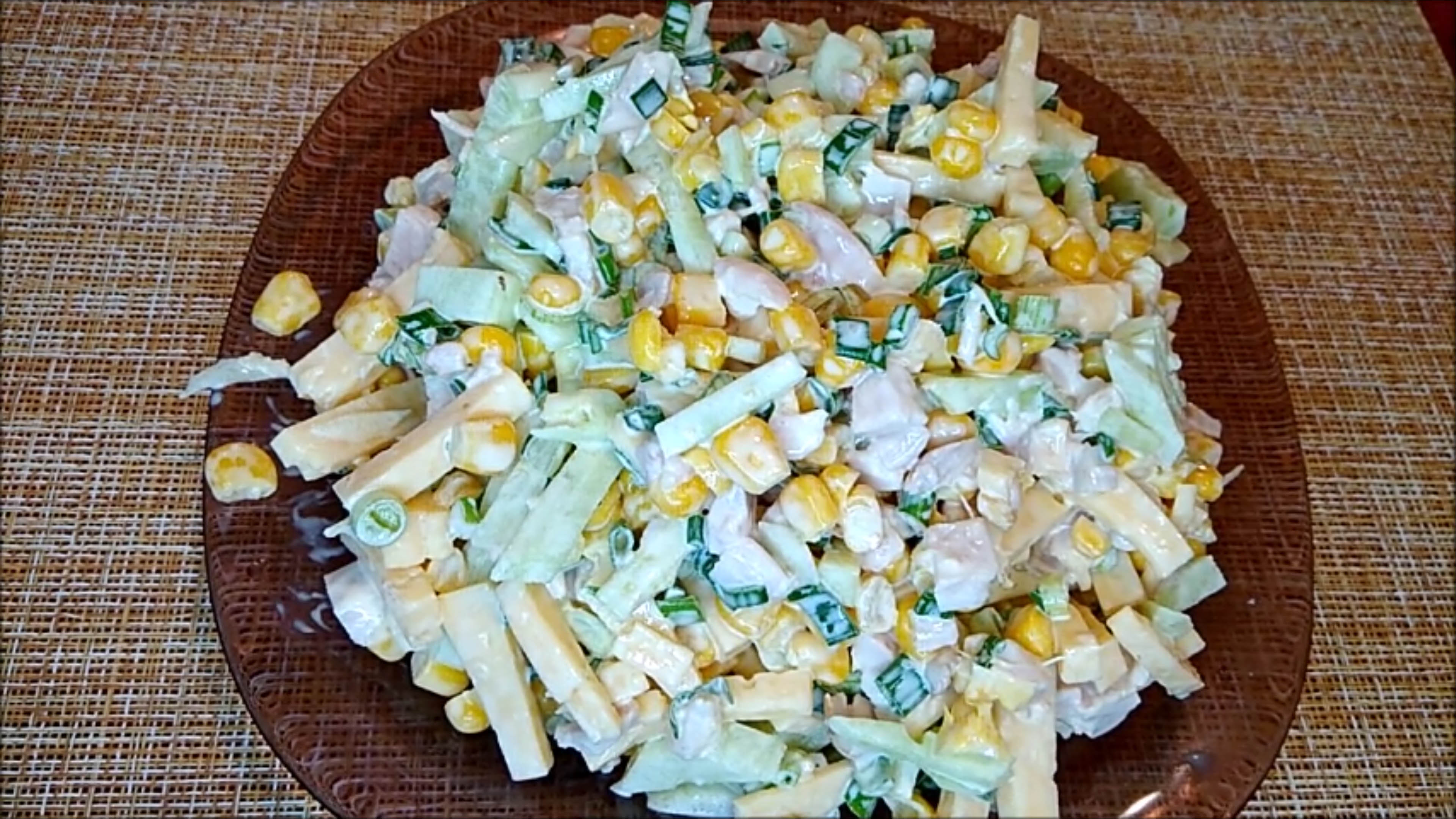 Салат с копчёной курицей.mp4 смотреть онлайн