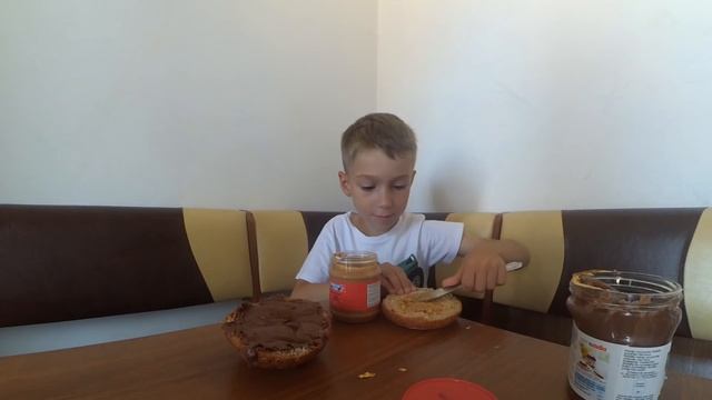 NUTELLA VS АРАХИСОВОГО МАСЛА //НУТЕЛЛА ПРОТИВ АРАХИСОВОГО МАСЛА смотреть онлайн