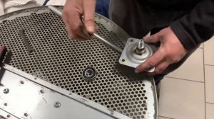 Сушильная машина Unimac UU035. Ремонт ступичной части, замена подшипника.