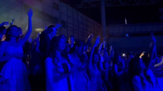 Сочинские школьники масштабно отметили выпускной вечер смотреть онлайн