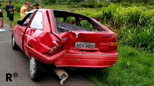 Engavetamento envolve quatro carros na BR 376 смотреть онлайн