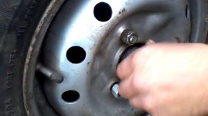 Как открутить ступичную гайку (если сорваны грани)