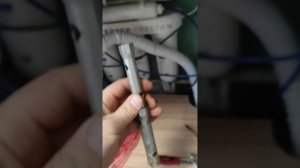 как затянуть гайку смесителя на раковине, если он шатается