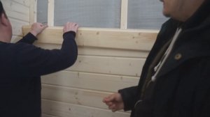 Внутренняя отделка каркасного дома. Надежный монтаж имитации бруса внутри дома.