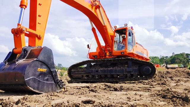 Doosan Giant Solar 500 LCV