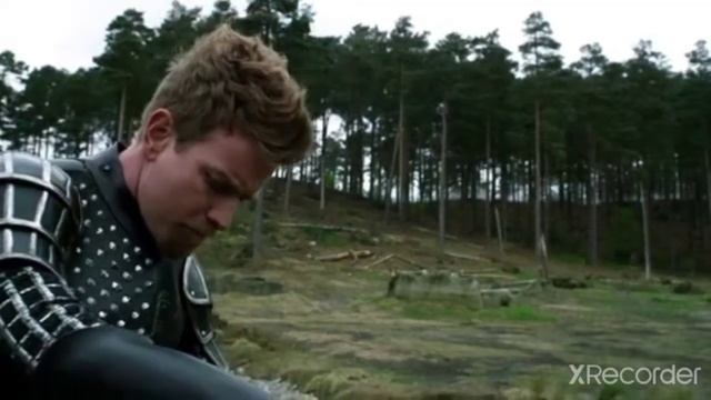 Джек взял пчел и положил их на лицо великана смотреть онлайн