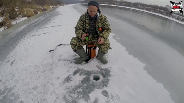 Первый лед на реке. Коряжник Окунь Ёрш. На что ловить рыбу зимой? Балда и безмотылка смотреть онлайн