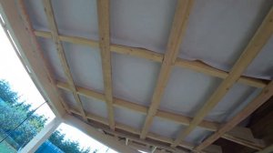 Утепление потолка минеральной ватой изнутри на террасе. Монтаж парогидроизоляции Изоспан.