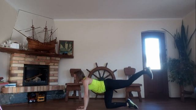 Полноценная тренировка ног и пресса. Спорт дома. Full training of the legs and ABS. Sports at home. смотреть онлайн