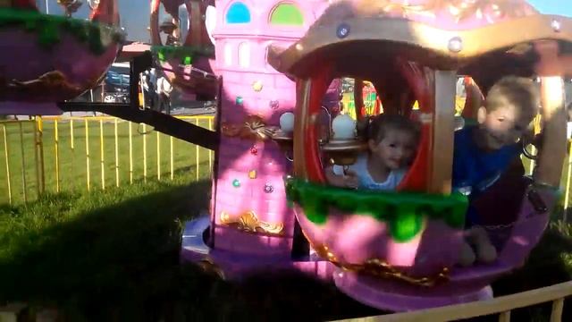 VLOG Детский парк развлечений в Киеве КРУТОЙ БАТУТ Аттракционы Веревочный парк Бассейн Ч.2 GoPro смотреть онлайн