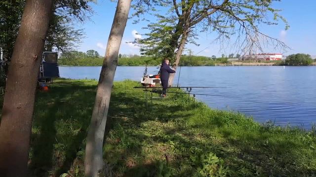 Майская рыбалка с друзьями! (Карась повесился, професиональный рыбак) смотреть онлайн