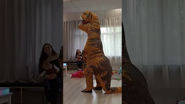 Динозавр на Ваш праздник. Лучший подарок! #анимация #дети #праздник #подарок #динозавры смотреть онлайн
